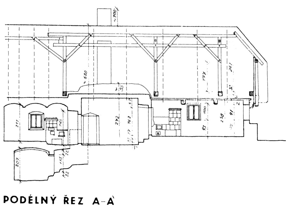 Podélný řez obytnou částí domku č. p. 70 ve Velkém Boru, včetně sklepa.
