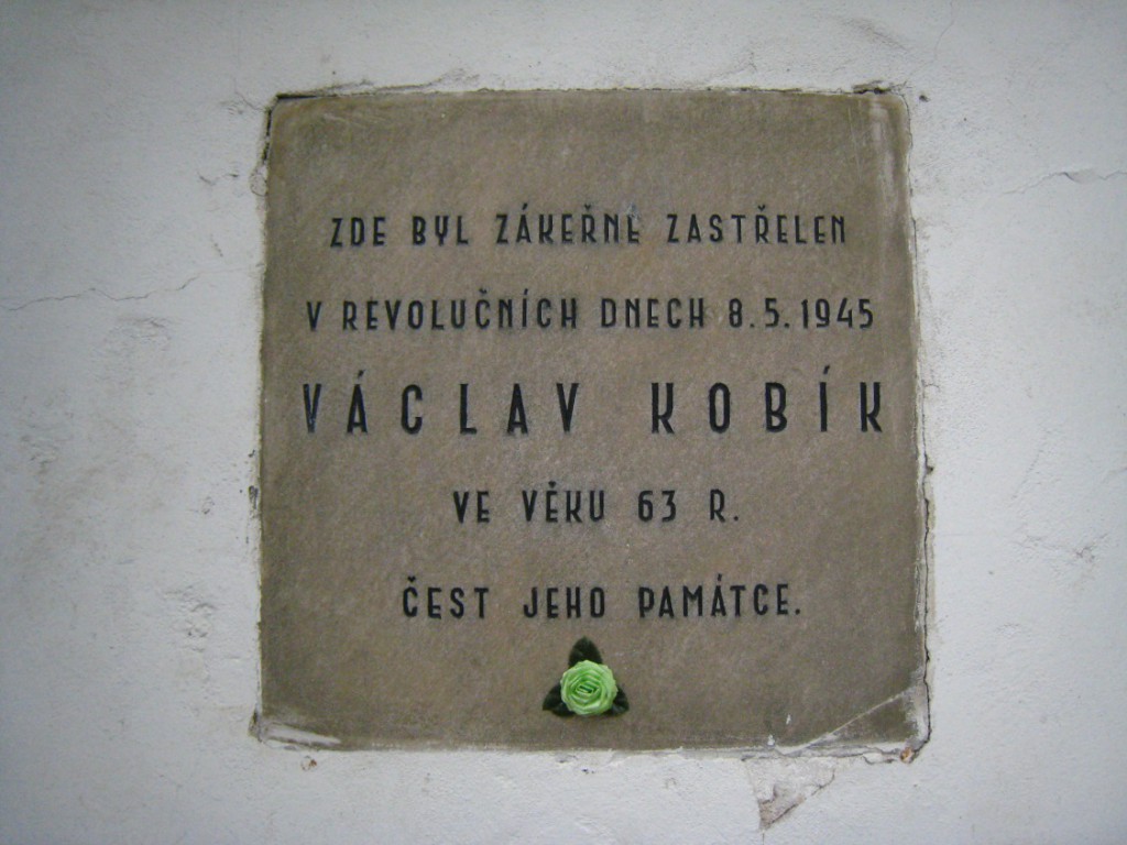 Památníček zastřelenému spolumajiteli domu čp. 57 v Michli Václavu Kobíkovi