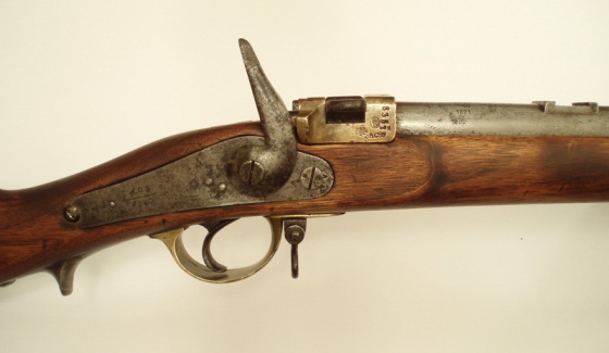 Pohled zprava na závěr a bicí mechanismus pušky Krnka 1869